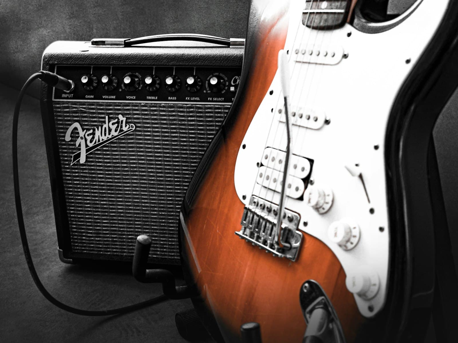 Amplifier gitar Fender hitam